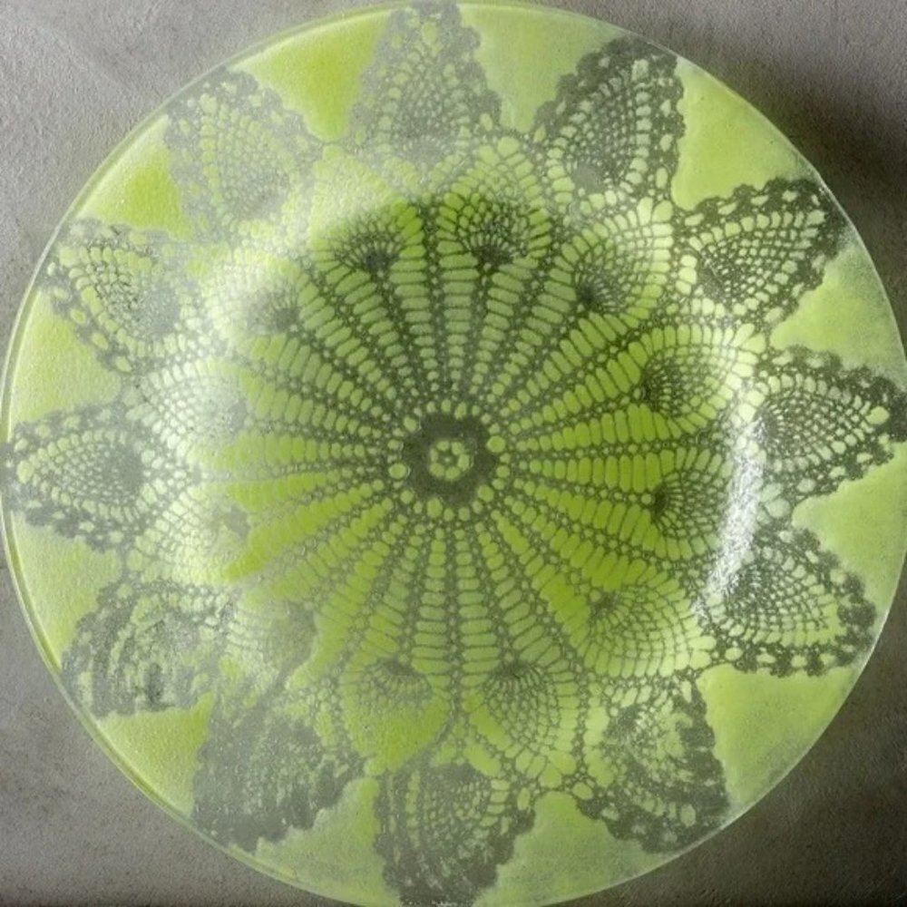 🌞 NWOT Anthropologie Yellow Green Frosted Doily Glass 10.25” Dinner Plate